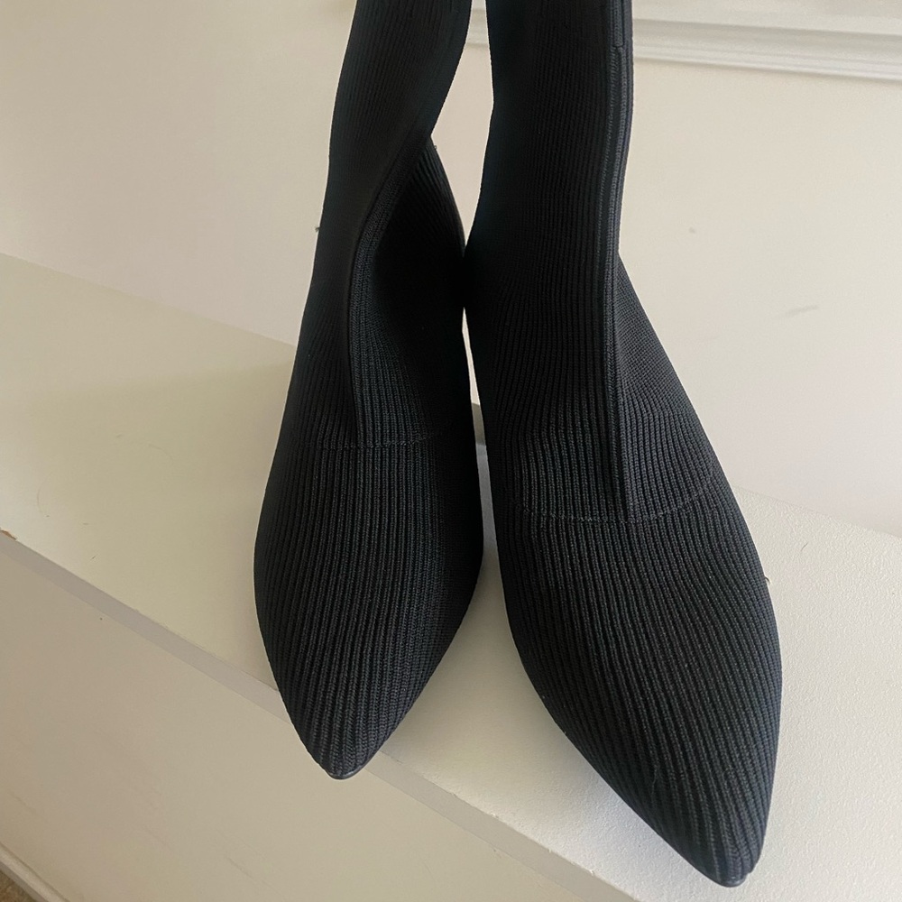 Booties style shoes